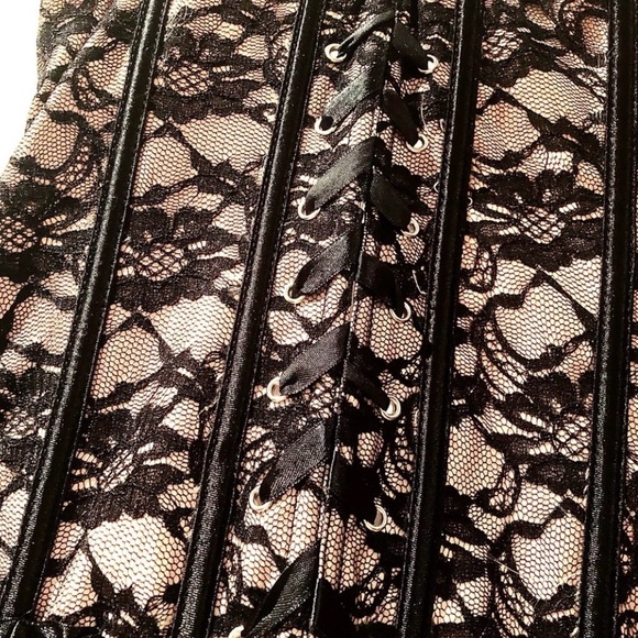 Belle De Jour - Corset - Picture 2 of 4